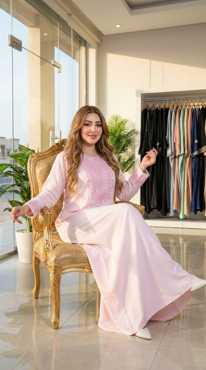 جلابية الورد المخملي المطرزة