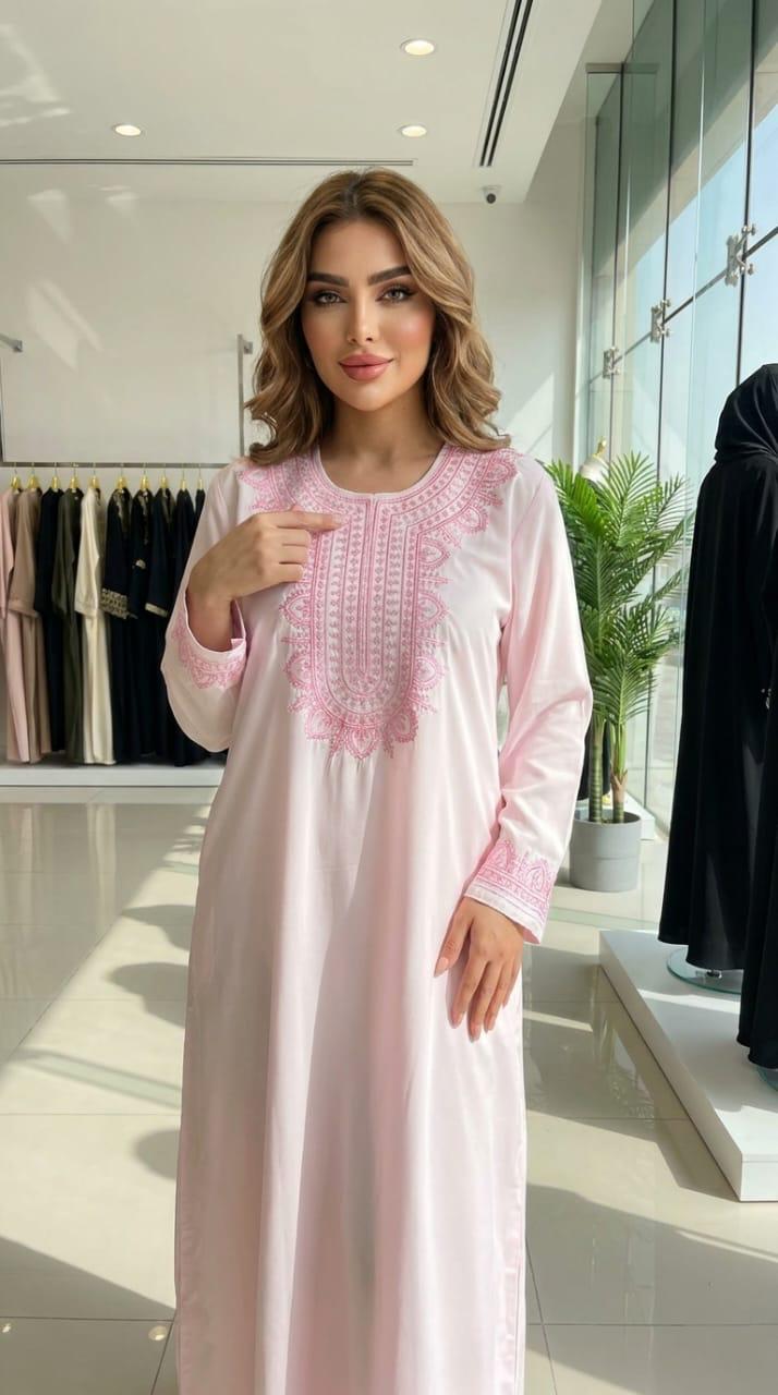 جلابية الورد المخملي المطرزة